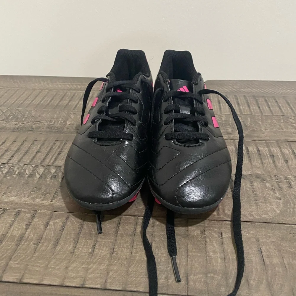 Adidas soccer cleats - Picture 2 of 3